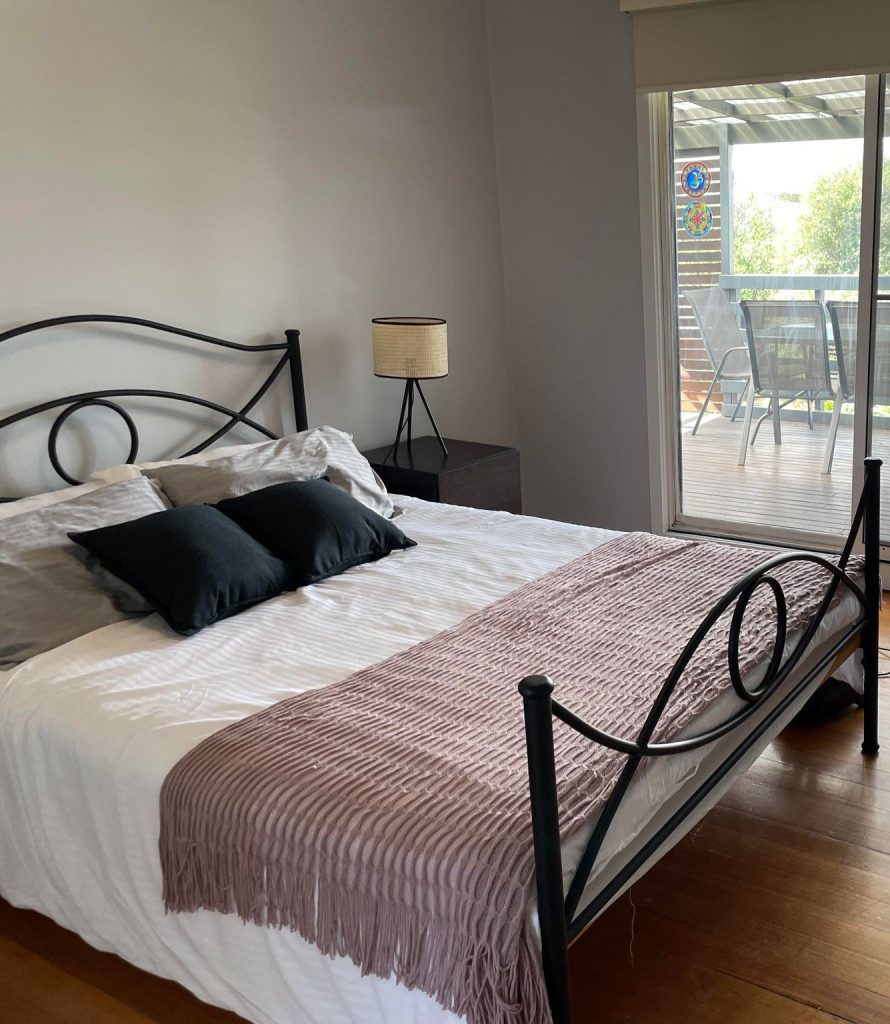 Quality furnished room in Newport
